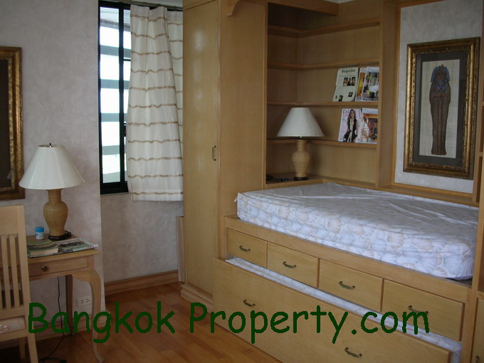 Rama 3.  3 Bedrooms Condo / Apartment To Buy. 282sqm (id:903)