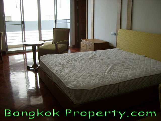 Sukhumvit.  2 Bedrooms Condo / Apartment For Rent. 240sqm (id:913)