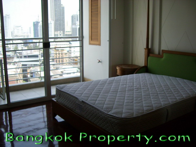 Sukhumvit.  2 Bedrooms Condo / Apartment For Rent. 240sqm (id:913)