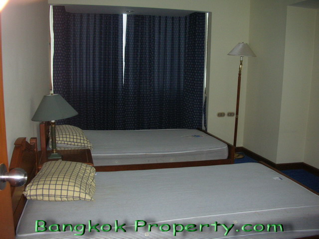 Sukhumvit.  2 Bedrooms Condo / Apartment For Rent. 80sqm (id:100)