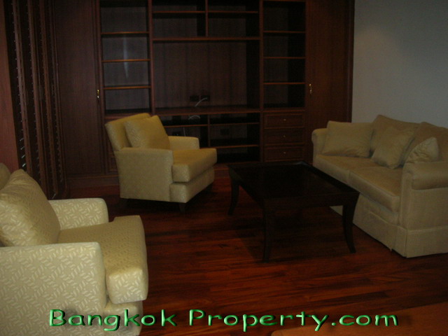 Sukhumvit.  4 Bedrooms Condo / Apartment For Rent. 500sqm (id:101)