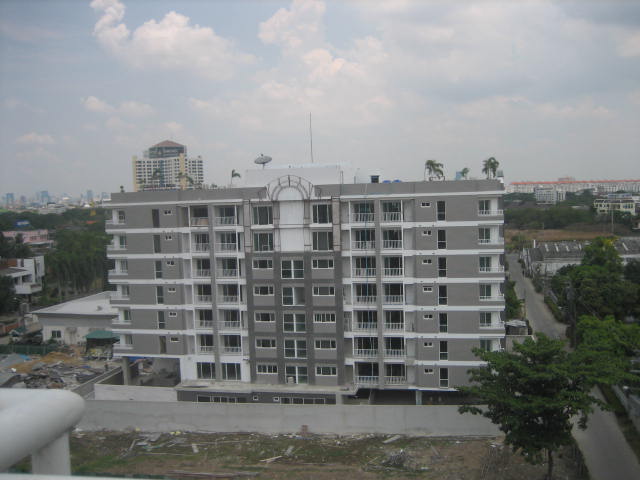 Huamark-Bangkapi.  2 Bedrooms Condo / Apartment To Buy. 104sqm (id:974)