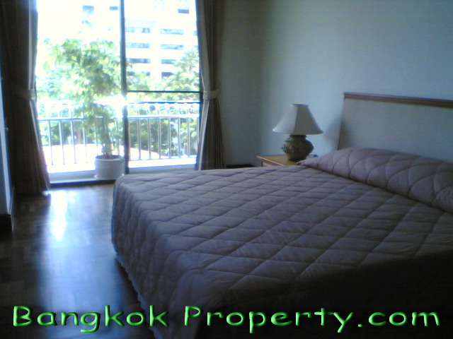 Sukhumvit.  3 Bedrooms Condo / Apartment For Rent. 250sqm (id:980)