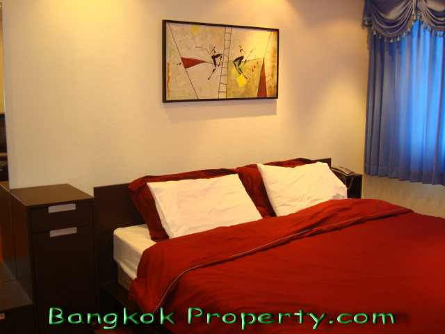 Phra Kanong.  1 Bedroom Condo / Apartment To Buy. 66sqm (id:993)