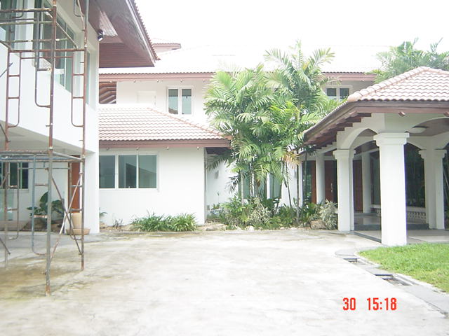 Bang-Na.  5 Bedrooms House For Rent. 450sqm (id:106)