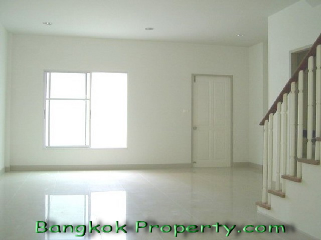 Rama 3.  3 Bedrooms Townhouse To Buy. 350sqm (id:996)