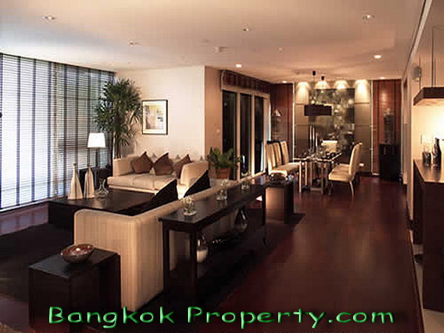 Chitlom.  4 Bedrooms Condo / Apartment To Buy. 256sqm (id:930)
