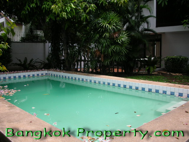 Thonglor.  4 Bedrooms Condo / Apartment For Rent. 156sqm (id:973)