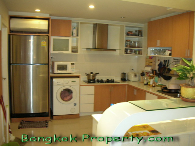 Sukhumvit.  2 Bedrooms Condo / Apartment To Buy. 151sqm (id:1027)