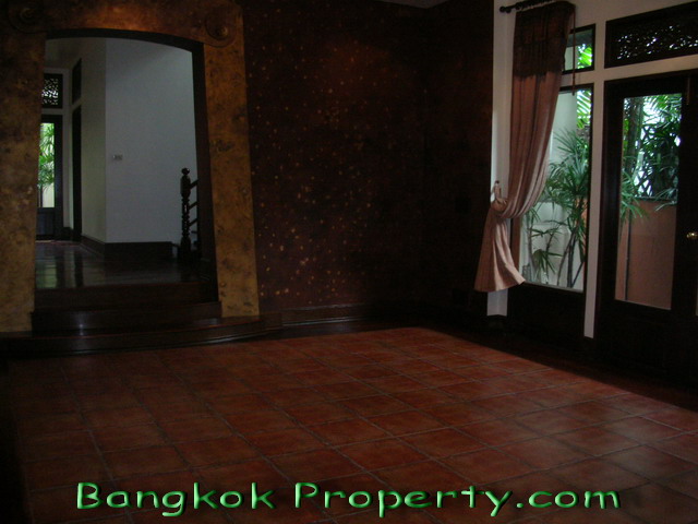 Thonglor.  7 Bedrooms House For Rent. 620sqm (id:109)