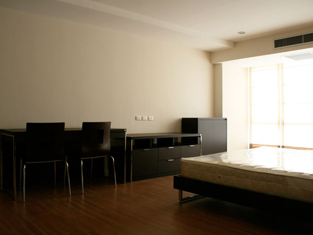 Sukhumvit.  1 Bedroom Condo / Apartment For Rent. 73sqm (id:1049)