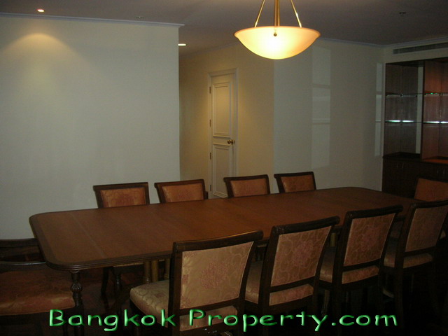 Sukhumvit.  3 Bedrooms Condo / Apartment For Rent. 315sqm (id:111)