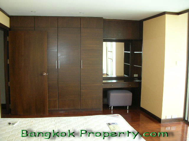 Sukhumvit.  3 Bedrooms Condo / Apartment For Rent. 300sqm (id:1063)