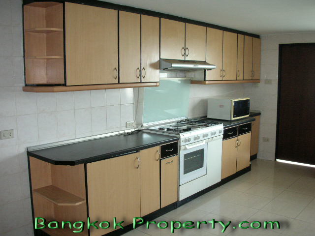 Sukhumvit.  3 Bedrooms Condo / Apartment For Rent. 300sqm (id:1063)