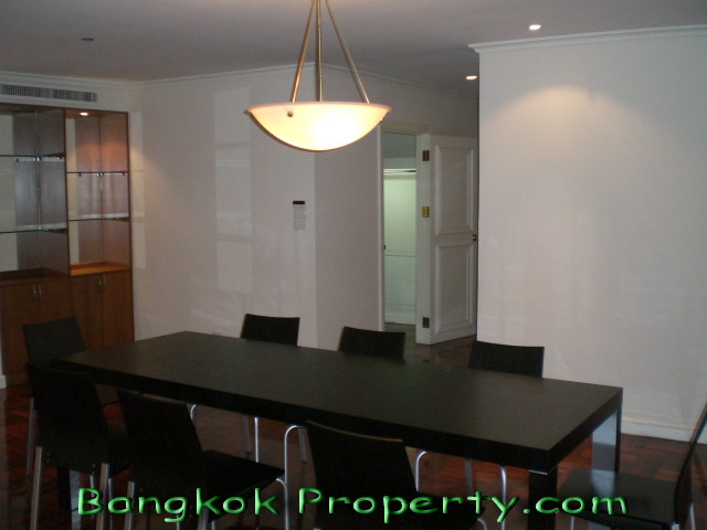 Sukhumvit.  3 Bedrooms Condo / Apartment For Rent. 315sqm (id:1067)