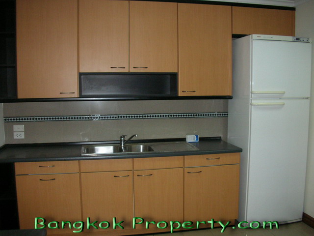 Sukhumvit.  3 Bedrooms Condo / Apartment For Rent. 315sqm (id:114)