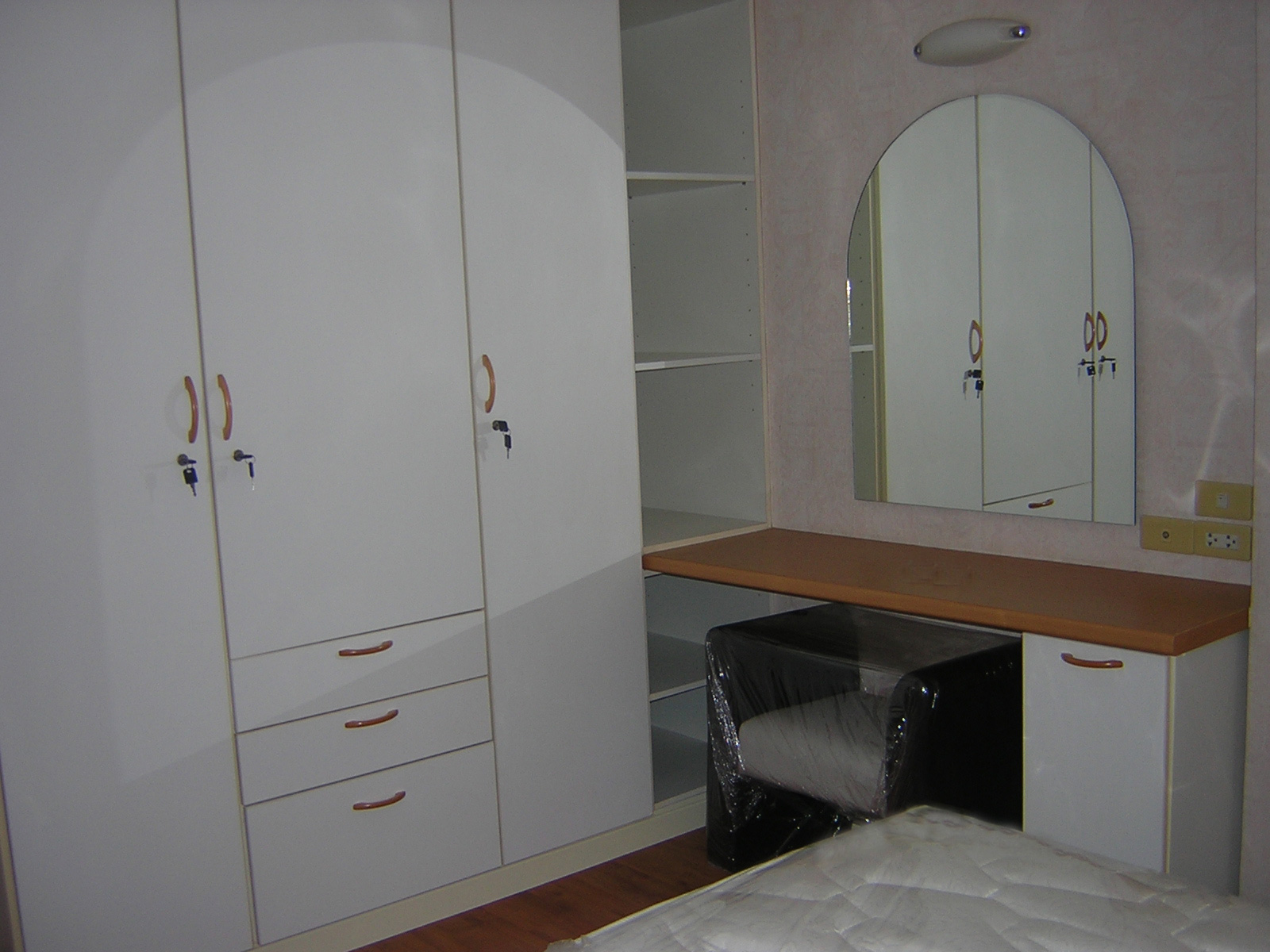 Bangna.  4 Bedrooms Condo / Apartment For Rent. 124sqm (id:1096)