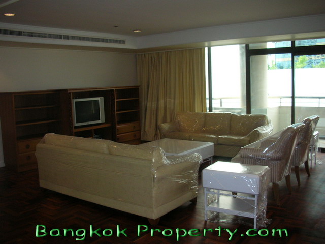 Sukhumvit.  3 Bedrooms Condo / Apartment For Rent. 315sqm (id:117)