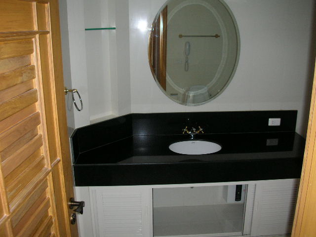 Sukhumvit.  2 Bedrooms Condo / Apartment For Rent. 178sqm (id:1123)