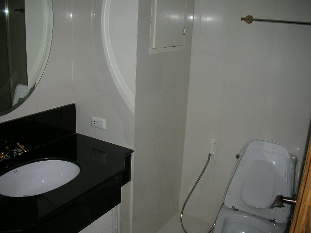 Sukhumvit.  2 Bedrooms Condo / Apartment For Rent. 178sqm (id:1124)