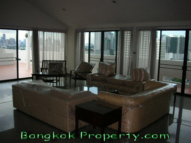 Thonglor.  3 Bedrooms Condo / Apartment For Rent. 400sqm (id:1147)