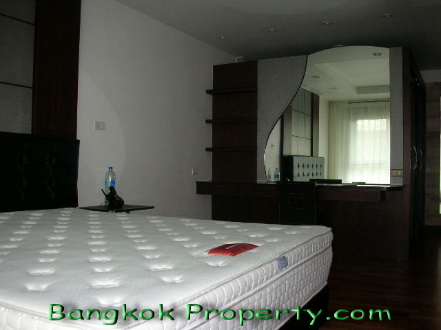 Sukhumvit.  2 Bedrooms Condo / Apartment For Rent. 103sqm (id:1181)