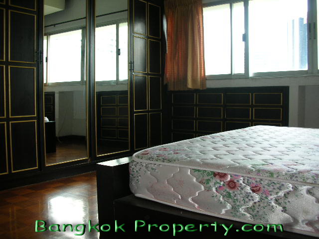 Sukhumvit.  3 Bedrooms Condo / Apartment For Rent. 160sqm (id:1119)