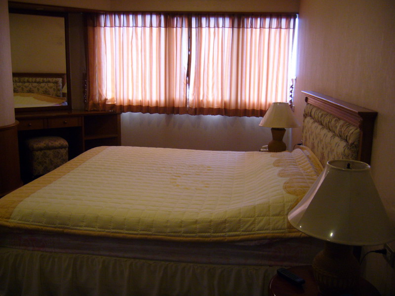 Bangna.  2 Bedrooms Condo / Apartment For Rent. 125sqm (id:1197)