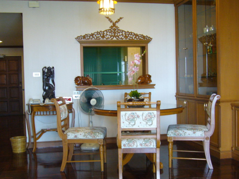 Bangna.  2 Bedrooms Condo / Apartment For Rent. 125sqm (id:1204)