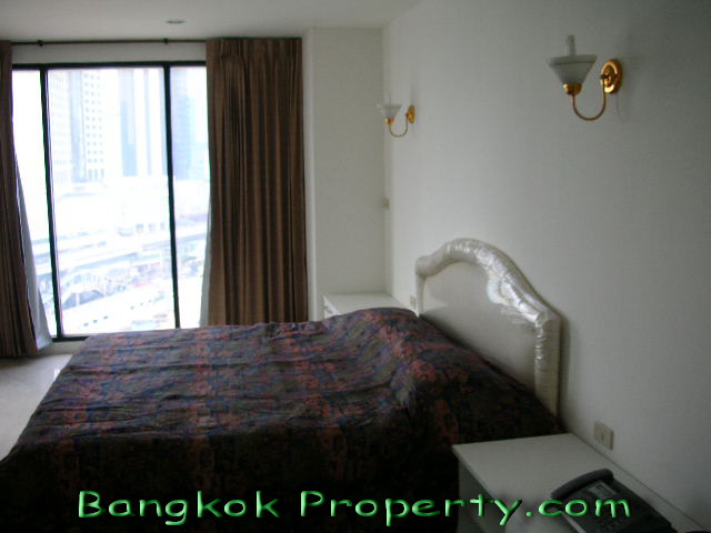 Sukhumvit.  3 Bedrooms Condo / Apartment For Rent. 166sqm (id:361)