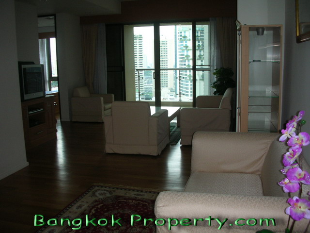 Sukhumvit.  2 Bedrooms Condo / Apartment For Rent. 101sqm (id:129)