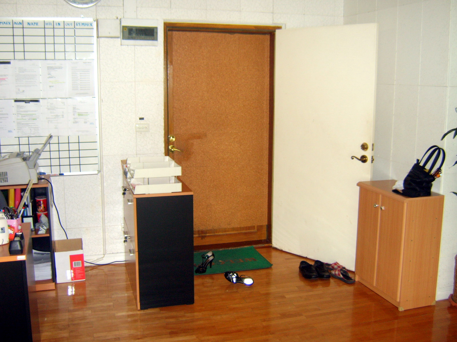 Sukhumvit.  0 Bedrooms Office For Rent. 80sqm (id:1330)