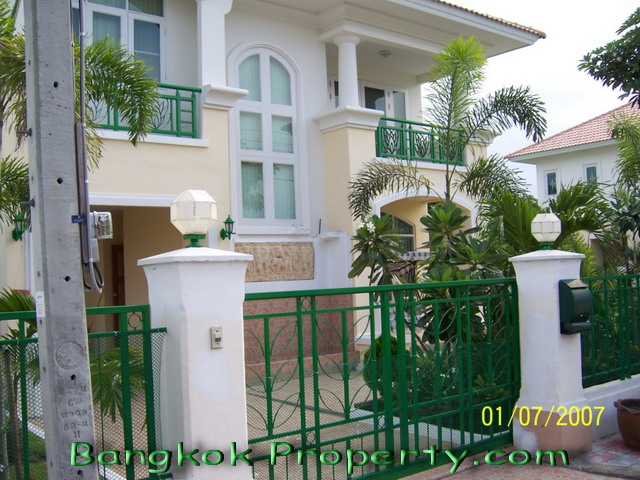 Ramkhamhaeng / Minburi.  3 Bedrooms House To Buy. 260sqm (id:131)
