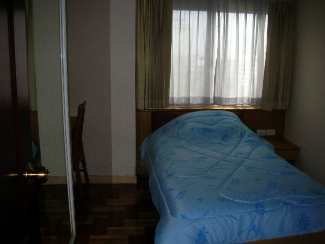 Sukhumvit.  2 Bedrooms Condo / Apartment For Rent. 80sqm (id:571)