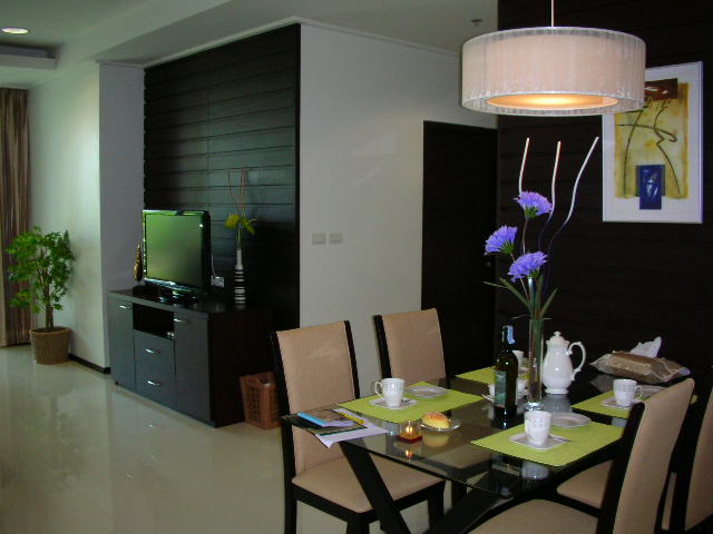 Sukhumvit.  2 Bedrooms Condo / Apartment For Rent. 160sqm (id:1287)