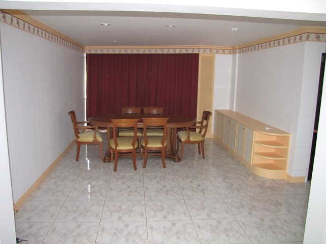 Sukhumvit.  2 Bedrooms Condo / Apartment For Rent. 132sqm (id:1237)