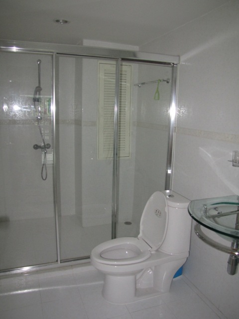 Sukhumvit.  2 Bedrooms Condo / Apartment For Rent. 132sqm (id:1237)