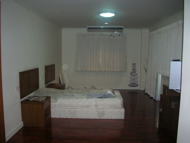 Sukhumvit.  2 Bedrooms Condo / Apartment For Rent. 130sqm (id:1350)