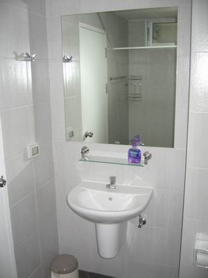 Sukhumvit.  1 Bedroom Condo / Apartment For Rent. 52sqm (id:1414)