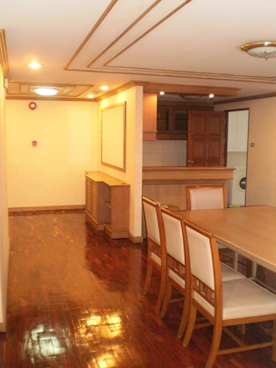 Sukhumvit.  3 Bedrooms Condo / Apartment For Rent. 160sqm (id:1425)