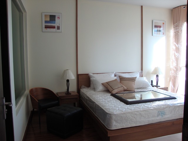 Chidlom.  2 Bedrooms Condo / Apartment For Rent. 73sqm (id:1484)