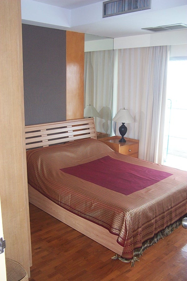 Yannawa.  3 Bedrooms Condo / Apartment For Rent. 133sqm (id:1499)