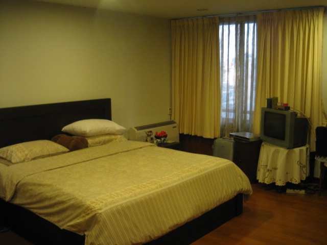 Sukhumvit.  3 Bedrooms Condo / Apartment To Buy. 252sqm (id:1516)