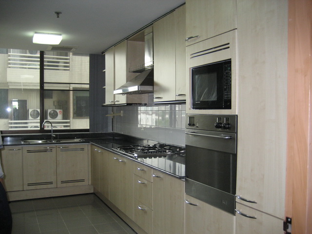Sukhumvit.  3 Bedrooms Condo / Apartment For Rent. 330sqm (id:1292)