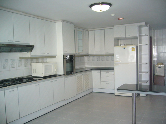 Sukhumvit.  2 Bedrooms Condo / Apartment For Rent. 380sqm (id:813)