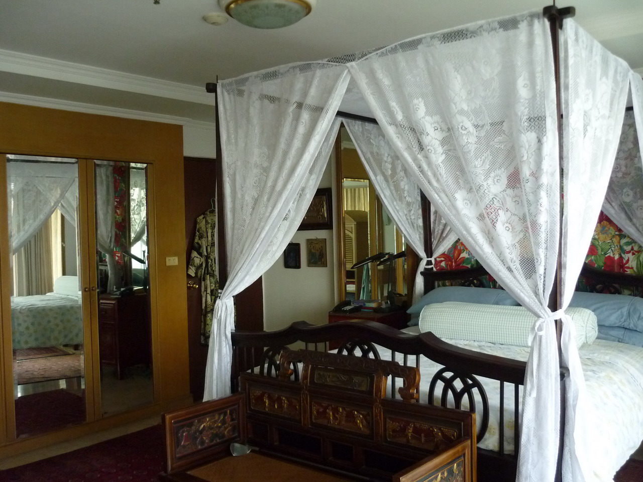 Sukhumvit.  3 Bedrooms Condo / Apartment To Buy. 261sqm (id:1548)