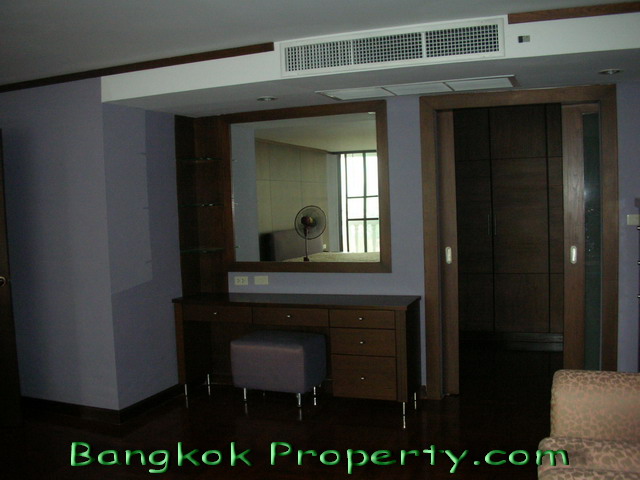 Sukhumvit.  3 Bedrooms Condo / Apartment For Rent. 300sqm (id:146)