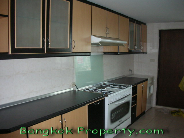 Sukhumvit.  3 Bedrooms Condo / Apartment For Rent. 300sqm (id:146)