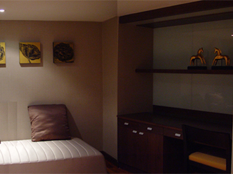 Sukhumvit 15.  1 Bedroom Condo / Apartment To Buy. 142sqm (id:1640)