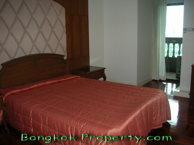 Sukhumvit.  3 Bedrooms Condo / Apartment For Rent. 300sqm (id:153)